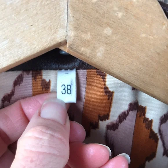 SOLD! VTG 70s-80s Brown Leather Blazer/Belted Jacket, 38 - Picture 4 of 7